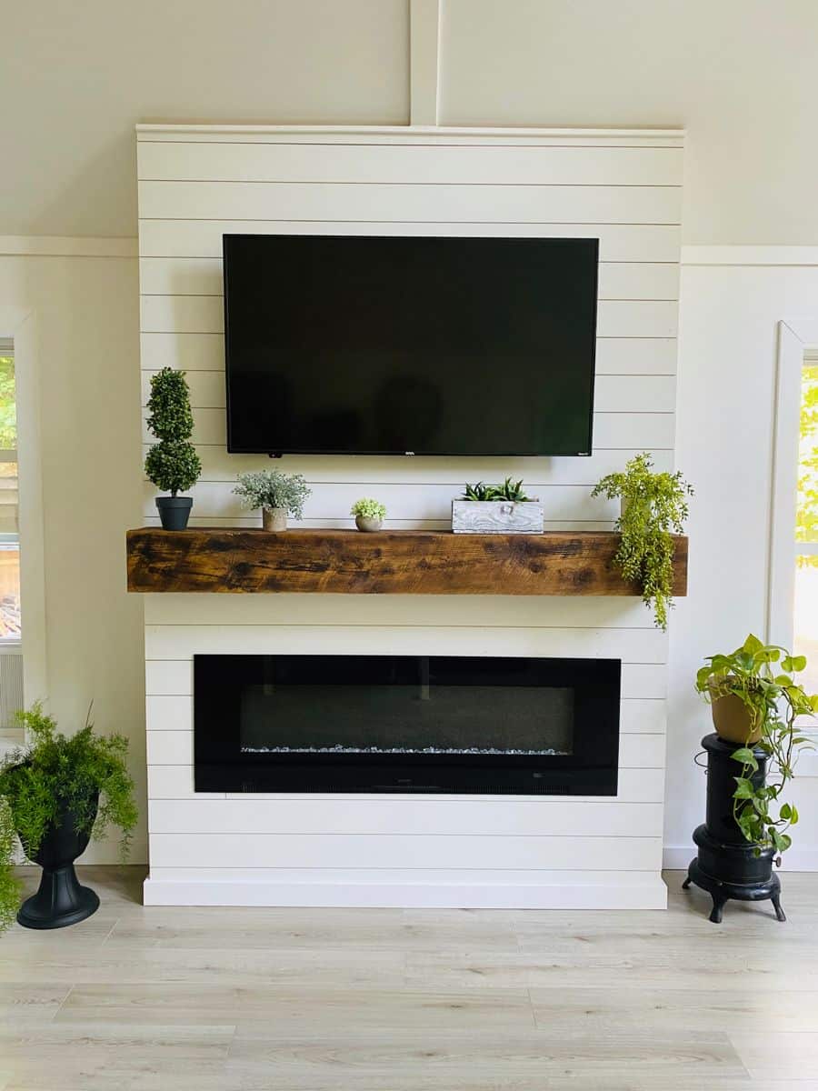 10 Best Ideas for Decorating a Mantel With a TV Above It