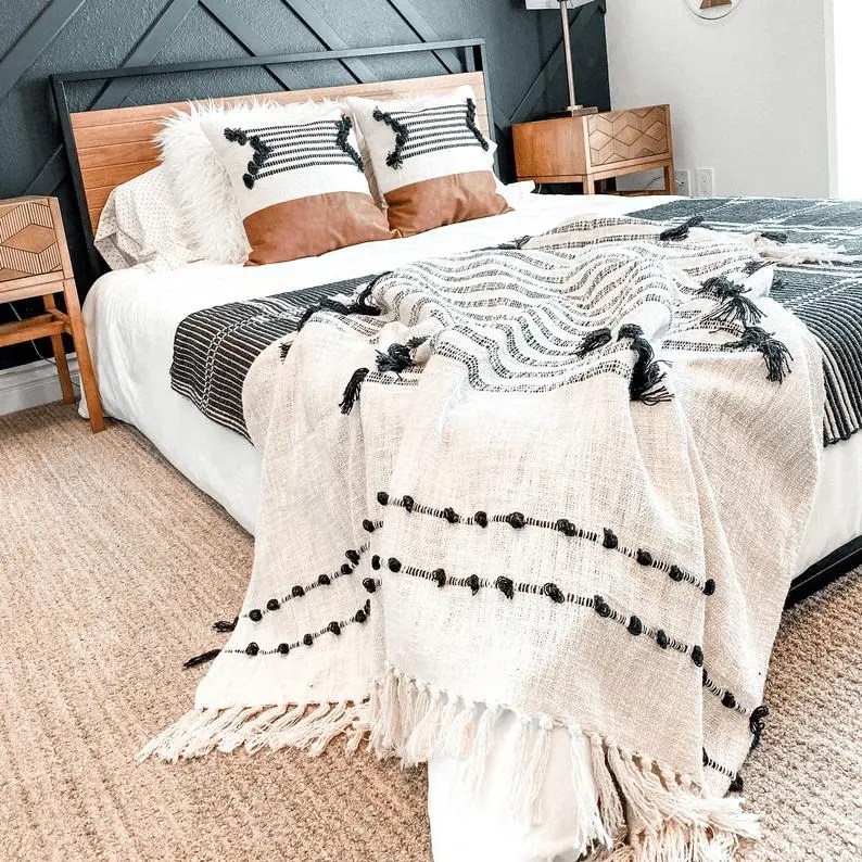 How To Decorate Bed With Throw Blanket