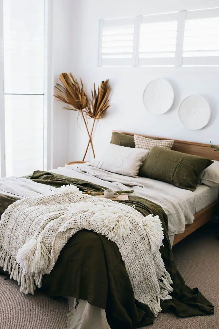 6 CREATIVE WAYS TO STYLE DECORATIVE THROWS - StoneGable